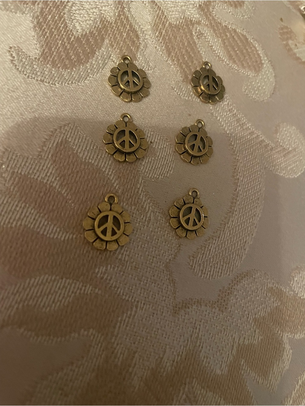 Vintage-Style Gold Peace Flower Charm Pendant (50-Pack)